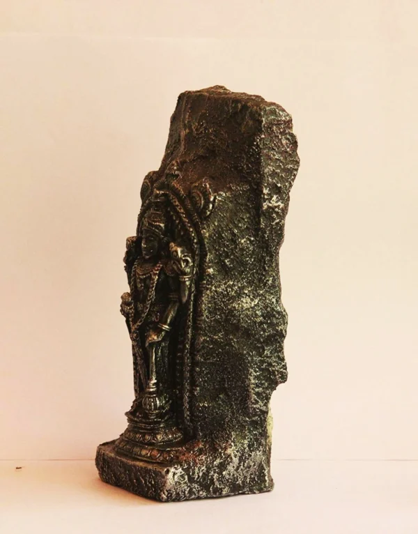 Antique Krishna Idol – Guruvayoor Handcrafted Sculpture for Temple & Home Decor